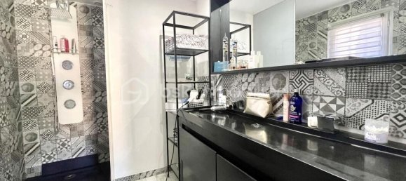 6 غرف نوم فيلا في Le Muy, France رقم 350601 9