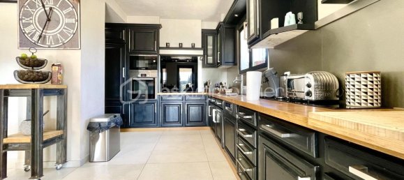 6 غرف نوم فيلا في Le Muy, France رقم 350601 6