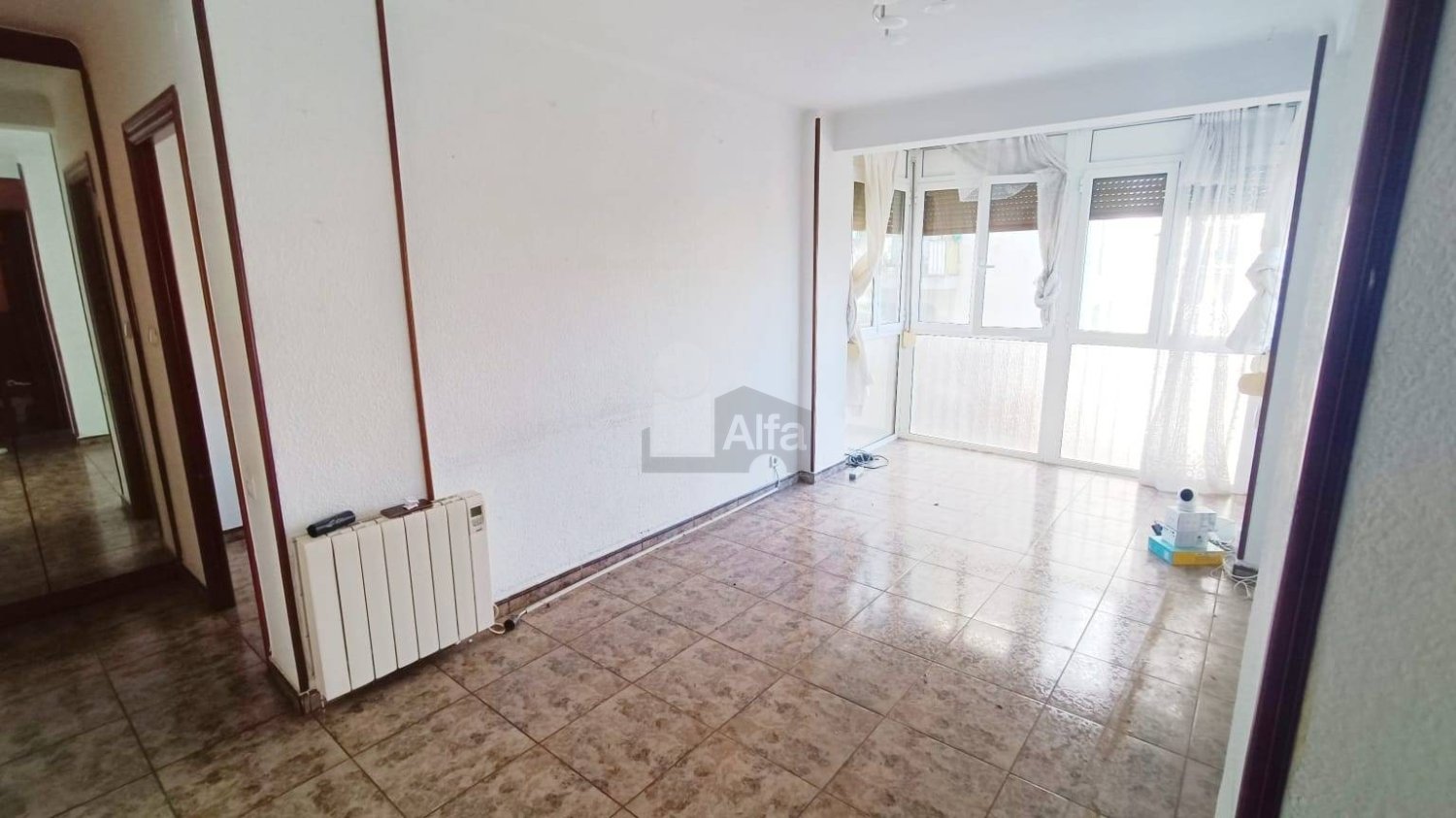 Apartamento de 3 dormitorios en L'Hospitalet de Llobregat, Spain No. 167800