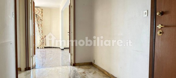 Apartamento de 4 dormitorios en Genoa, Italy No. 39192 3