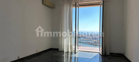 Apartamento de 4 dormitorios en Genoa, Italy No. 39192 11