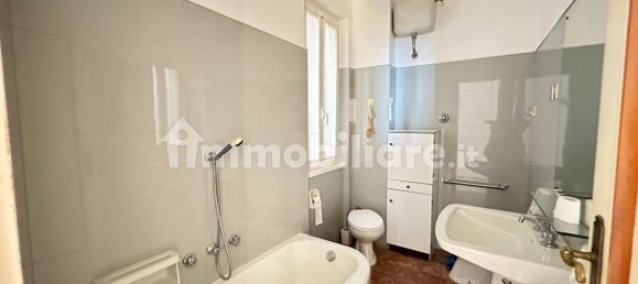 Apartamento de 4 dormitorios en Genoa, Italy No. 39192 24
