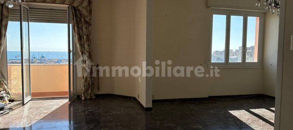 Apartamento de 4 dormitorios en Genoa, Italy No. 39192 5