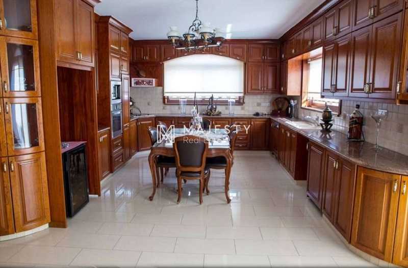6 bedrooms Villa in Limassol, Cyprus No. 19909