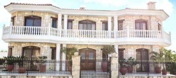 6 bedrooms Villa in Limassol, Cyprus No. 19909 7