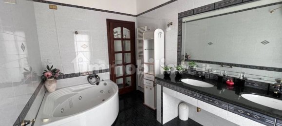 5 bedrooms Apartment in Catanzaro, Italy No. 344195 8