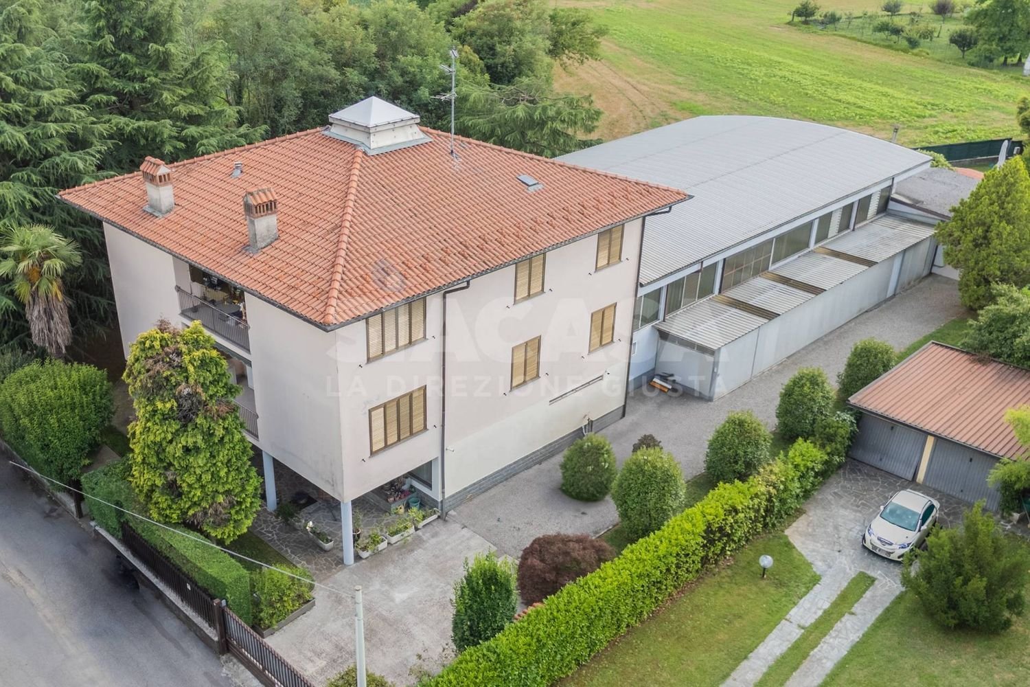 Entrepôt à Cornate d'Adda, Italy 897m² No. 291559
