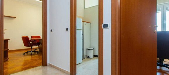 5-Zimmer Büro in Gallarate, Italy, Nr. 71360 11