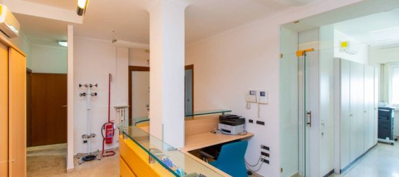 5-Zimmer Büro in Gallarate, Italy, Nr. 71360 2