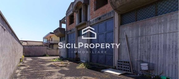 5 rooms Building in Fiumefreddo di Sicilia, Italy No. 74527 4