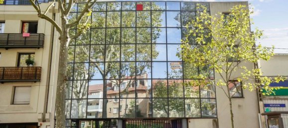 181m² Office in Viroflay, France No. 188554 12