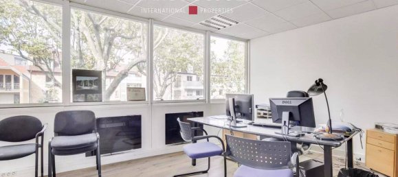 181m² Office in Viroflay, France No. 188554 3