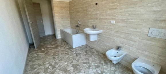 Квартира с 4 комнатами в Комо, Италия № 268854 32