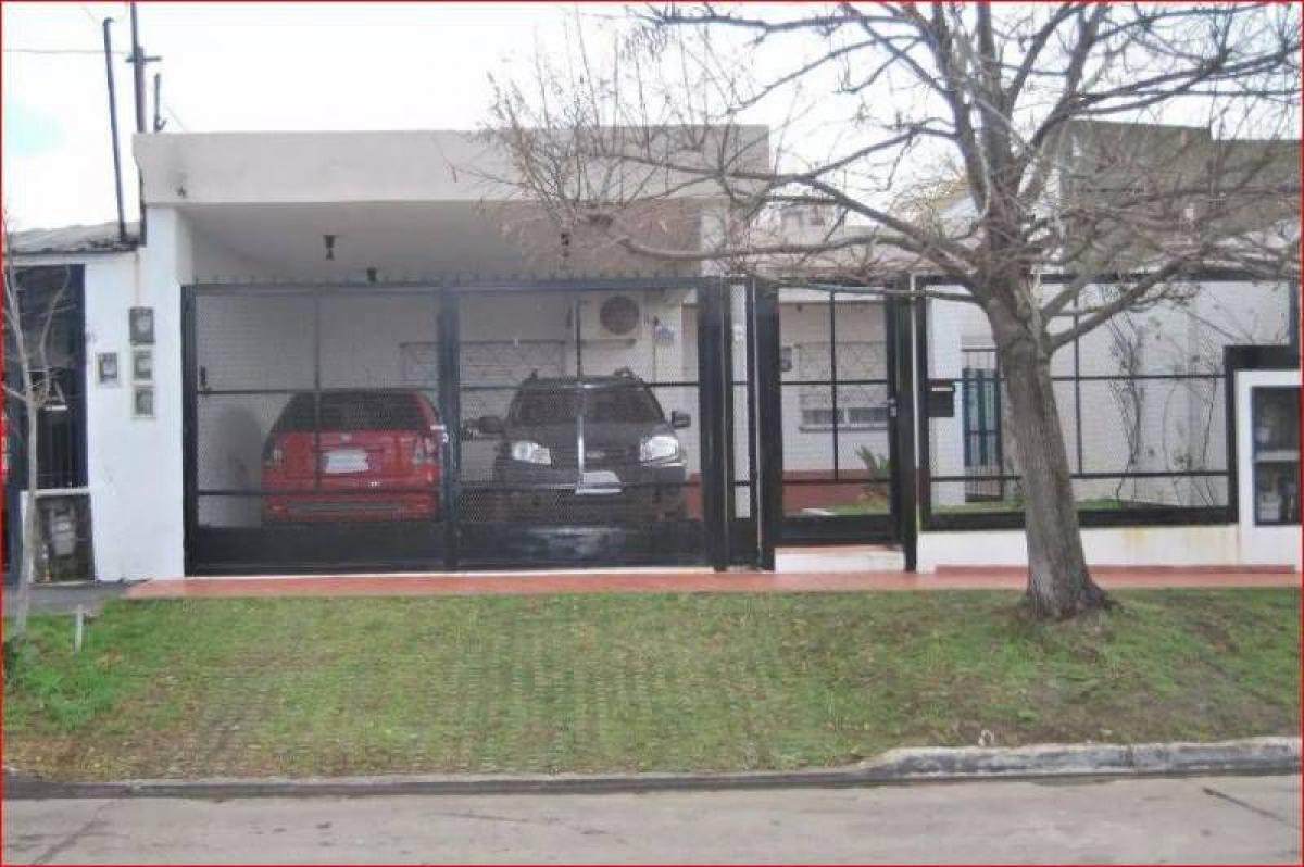 2 Schlafzimmer Haus in Berazategui, Argentina, Nr. 20409