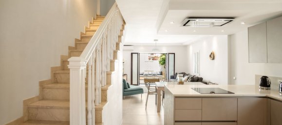 3 bedrooms House in Estepona, Spain No. 30626 4