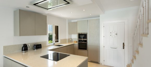 3 bedrooms House in Estepona, Spain No. 30626 5