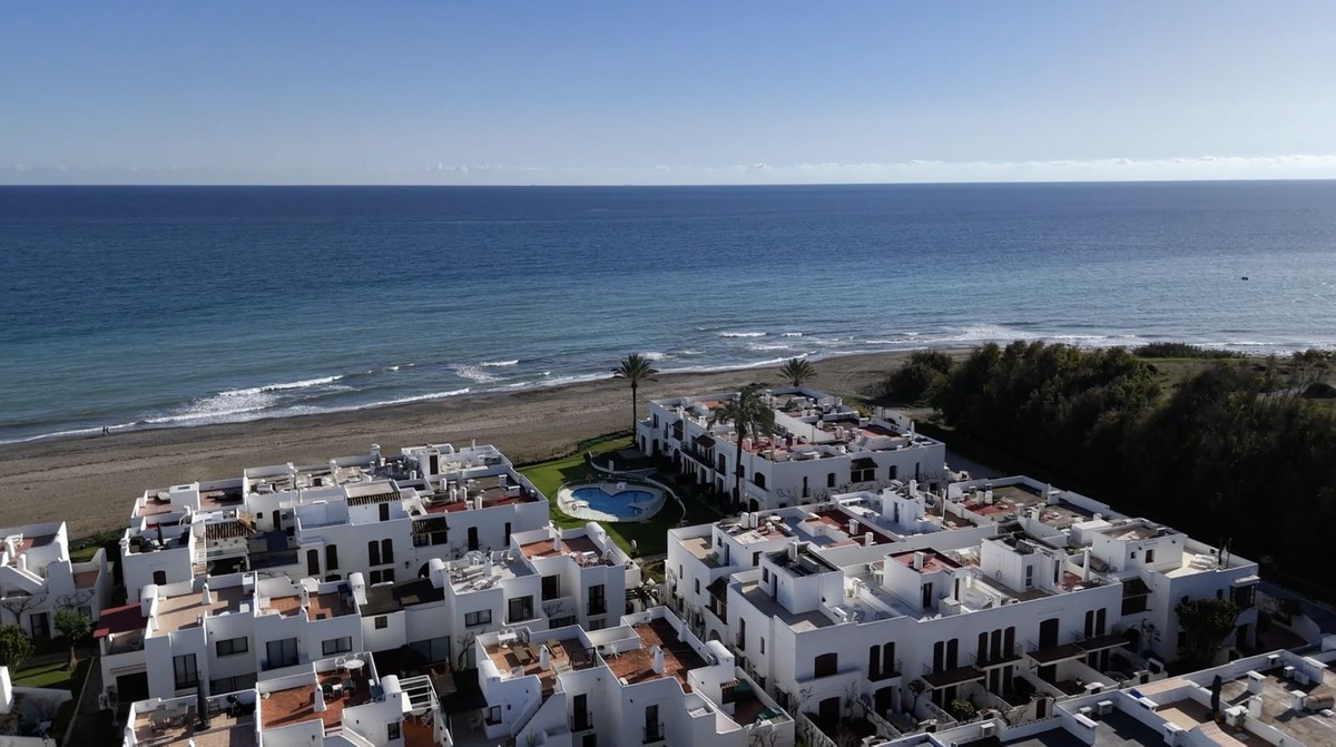 3 bedrooms House in Estepona, Spain No. 30626