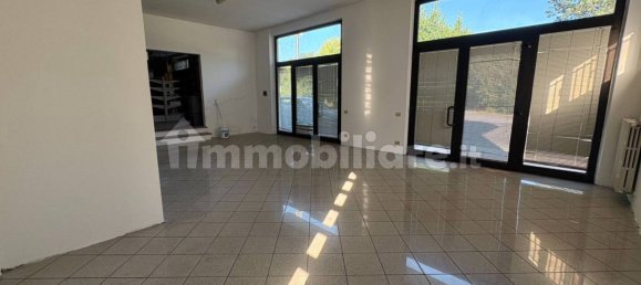 1-salle Propriété commerciale à Arezzo, Italy No. 300451 3