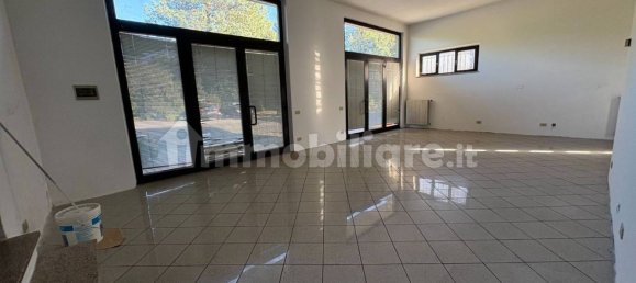 1-salle Propriété commerciale à Arezzo, Italy No. 300451 4