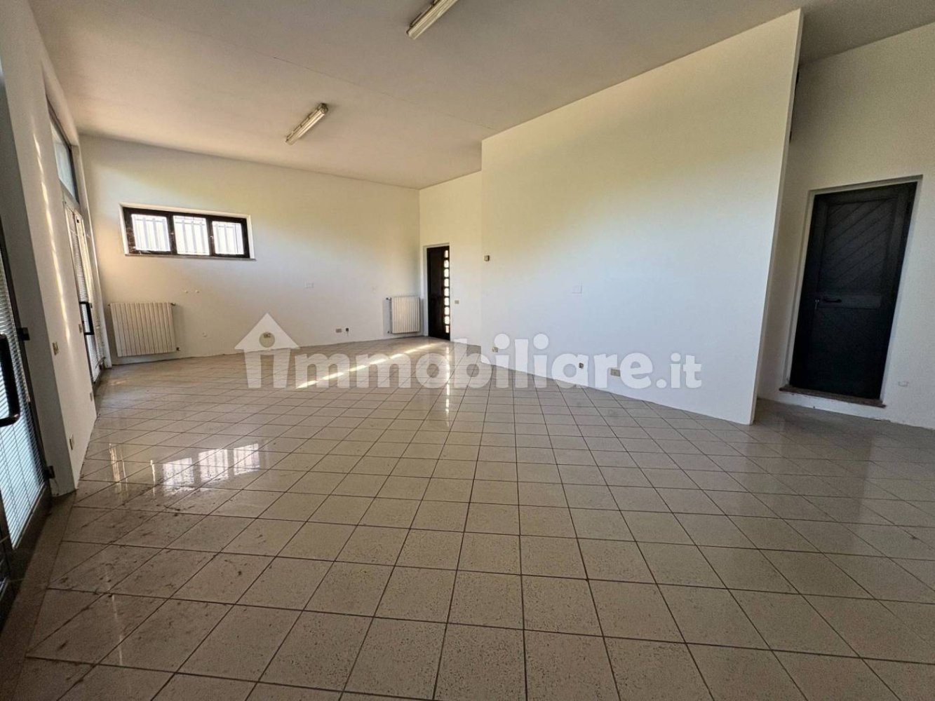 1-salle Propriété commerciale à Arezzo, Italy No. 300451