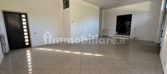 1-salle Propriété commerciale à Arezzo, Italy No. 300451 2