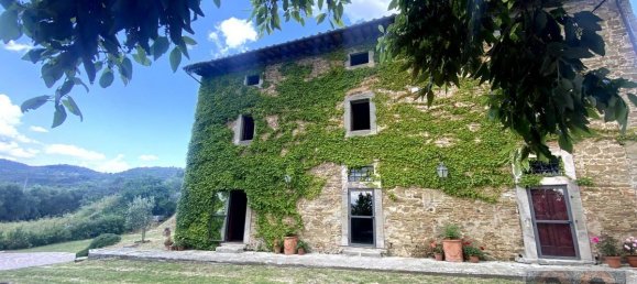 4 bedrooms Villa in Cortona, Italy No. 398 3