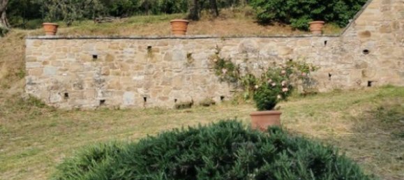 4 bedrooms Villa in Cortona, Italy No. 398 6