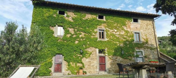 4 bedrooms Villa in Cortona, Italy No. 398 2