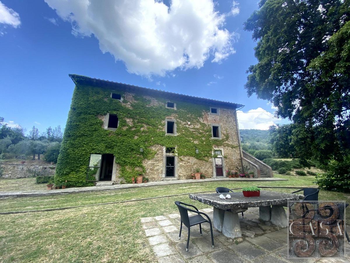 4 bedrooms Villa in Cortona, Italy No. 398