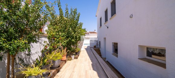 4 bedrooms Castles in Castello d'Empuries, Spain No. 180882 10