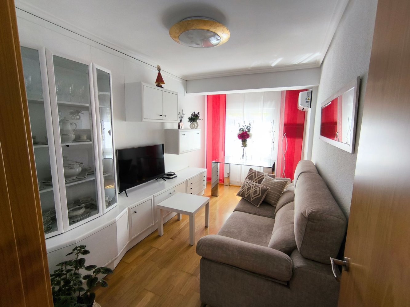 3 bedrooms Apartment in Zaragoza, Spain No. 229886