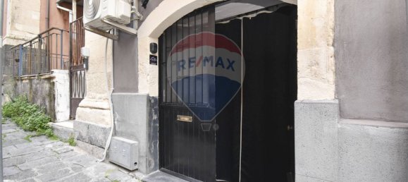 2 bedrooms Apartment in Catania, Italy No. 136718 4