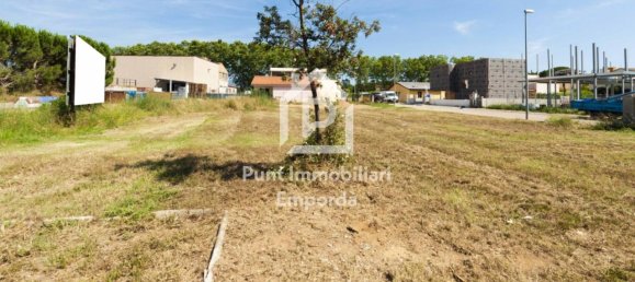 564m² Land in Garriguella, Spain No. 73566 3