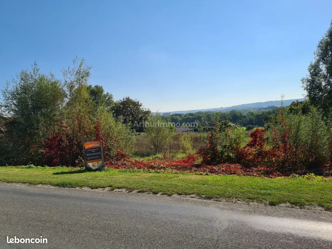 Grundstück in Bourg-et-Comin, France 1025m², Nr. 87200