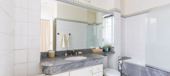 3 bedrooms Apartment in Paris, France No. 105876 2