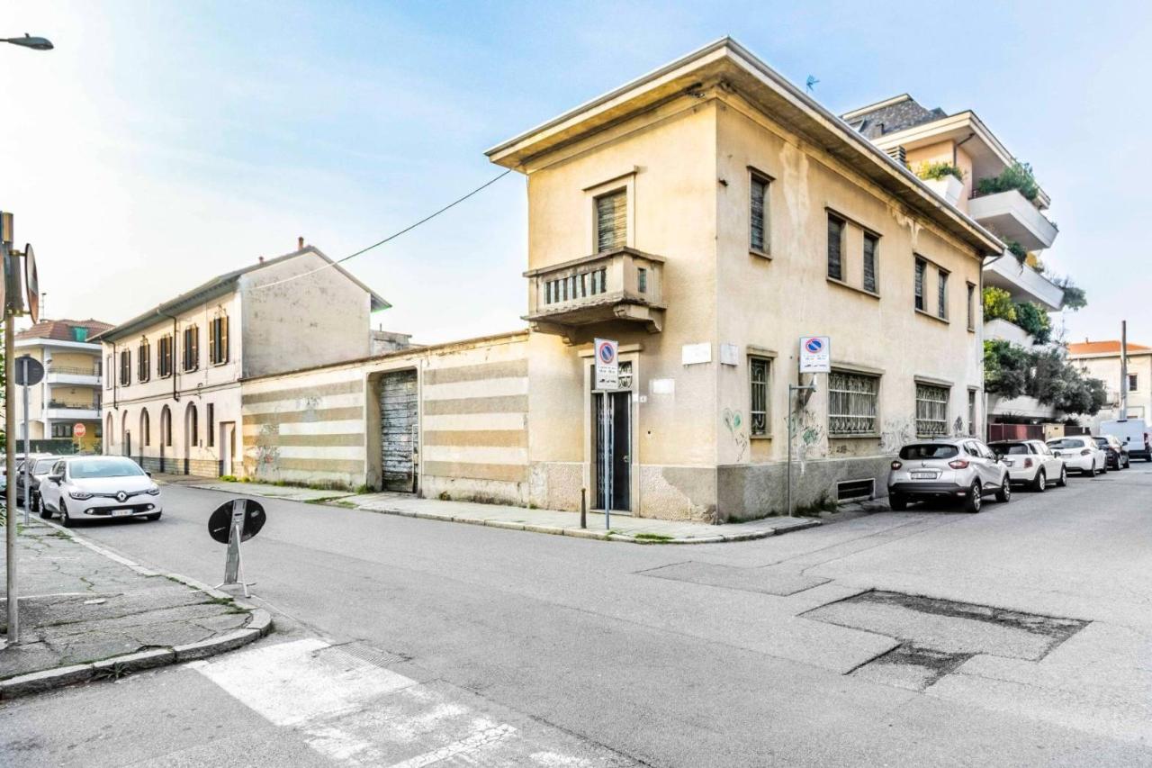 8 rooms Villa in Busto Arsizio, Italy No. 157420