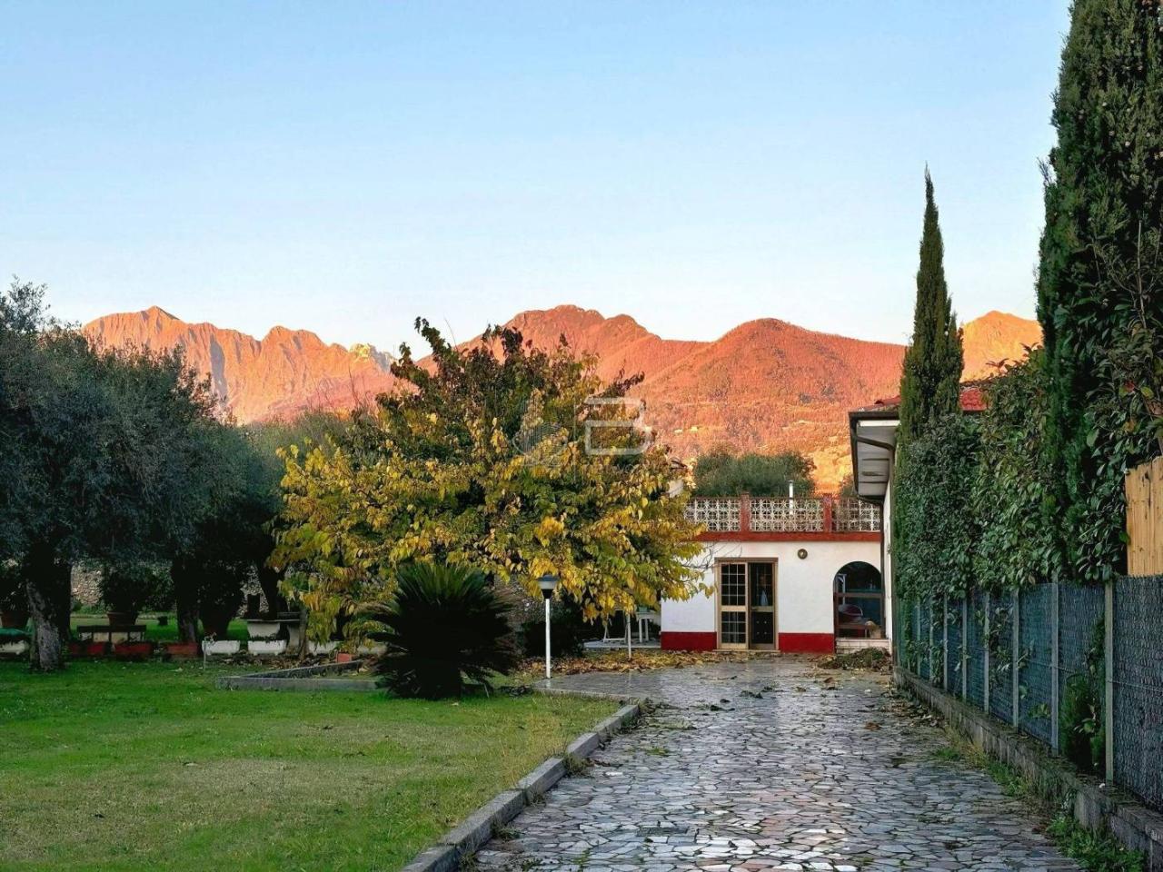 7-Zimmer Villa in Seravezza, Italy, Nr. 168030