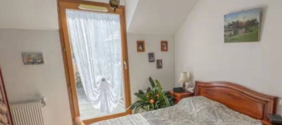 Dúplex de 2 dormitorios en Le Mesnil-Saint-Denis, France No. 354966 8