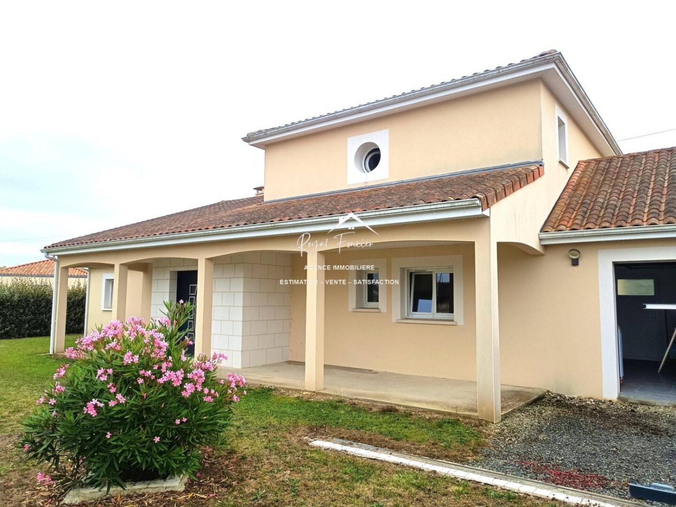 Casa T4 em La Celle-Saint-Avant, France N.º 253788