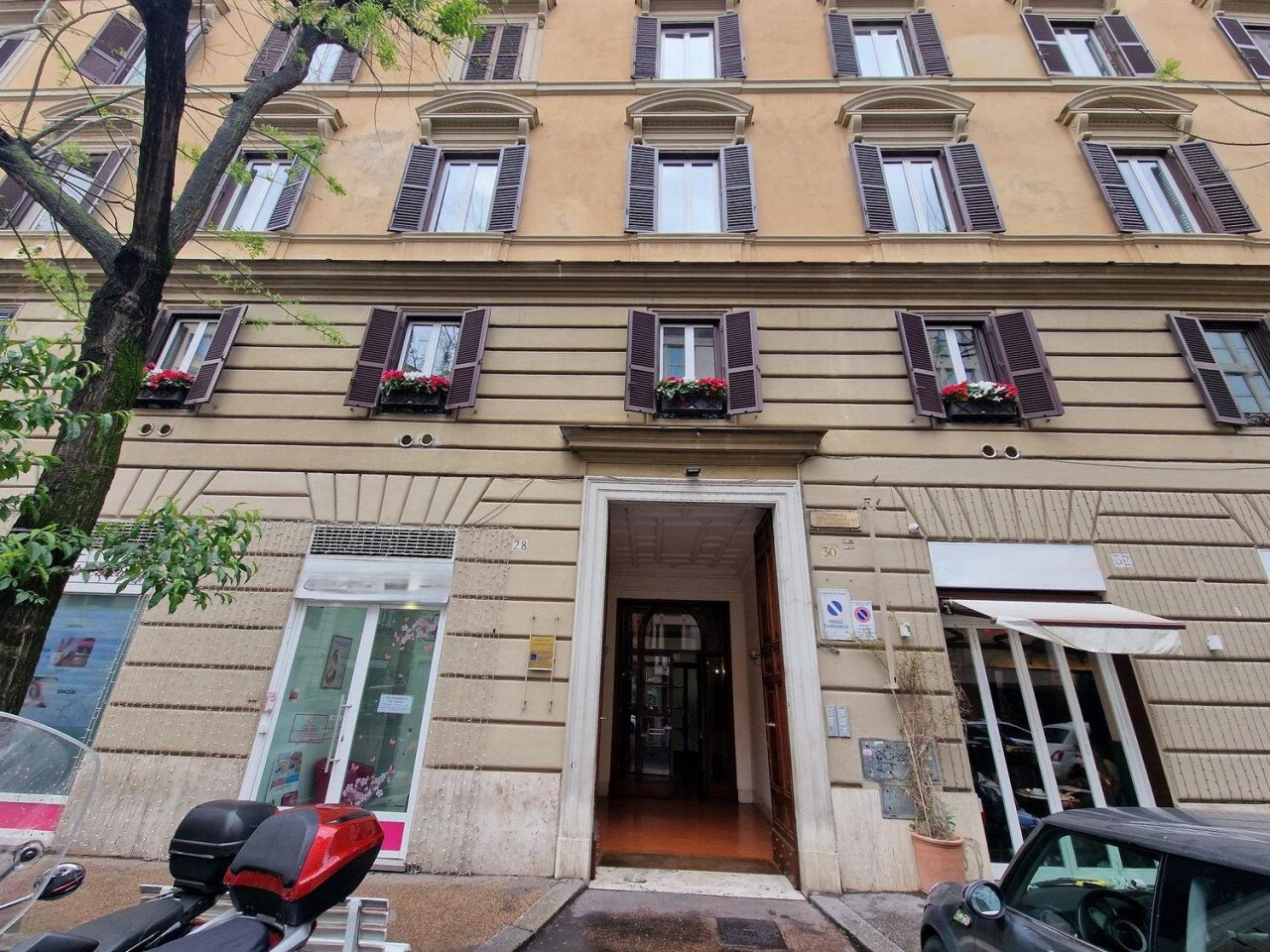 3 bedrooms Apartment in Rome, Italy No. 371579