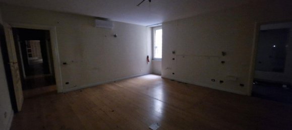 3 bedrooms Apartment in Rome, Italy No. 371579 3