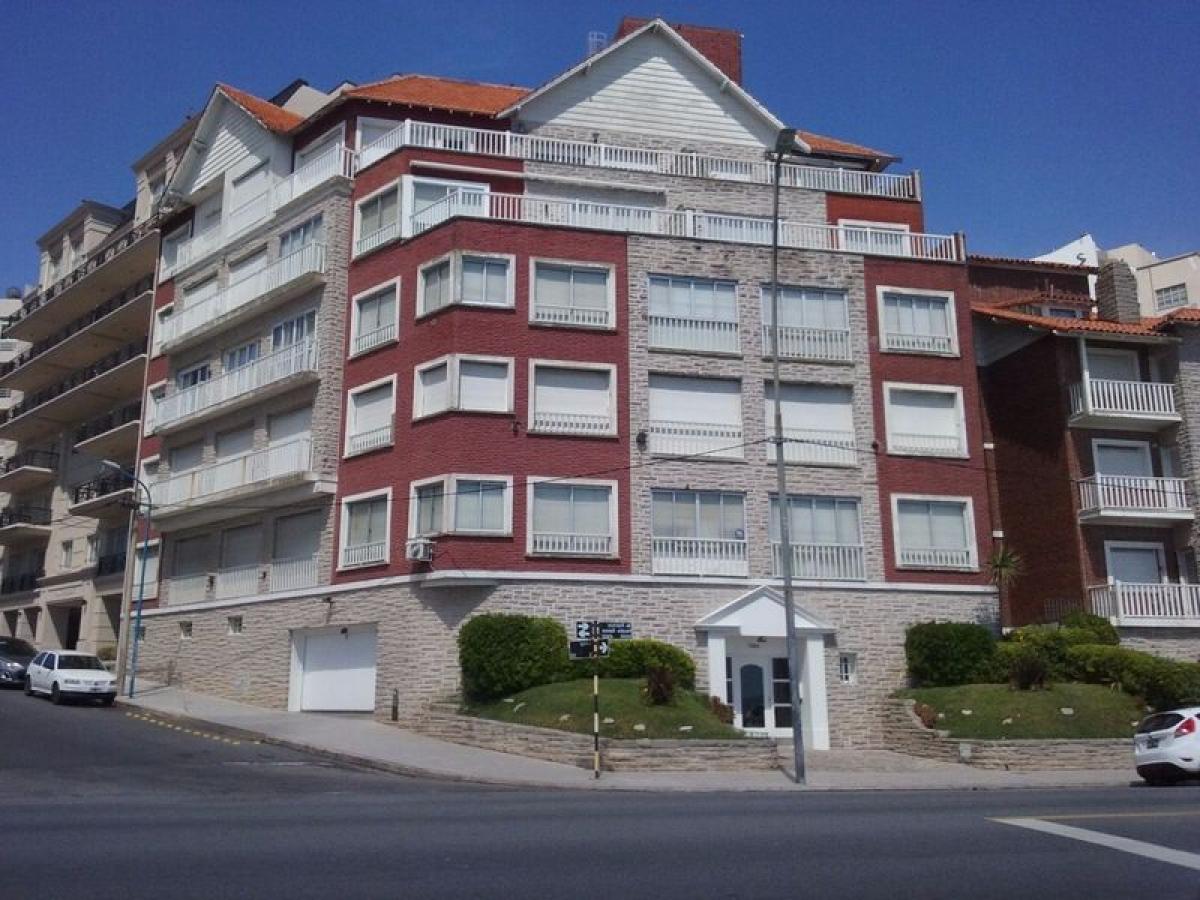 3 bedrooms Apartment in Mar del Plata, Argentina No. 102086