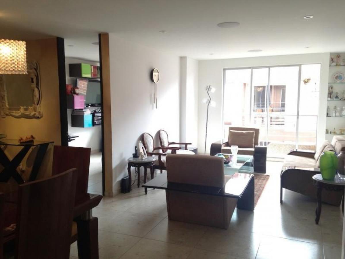 Casa de 3 dormitorios en Bogotá, Colombia No. 10223