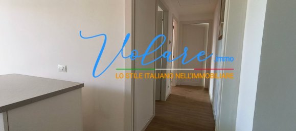 3 rooms Apartment in Rome, Italy No. 8679 12