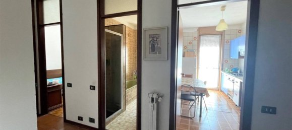 2 bedrooms Apartment in Novara, Italy No. 47130 6