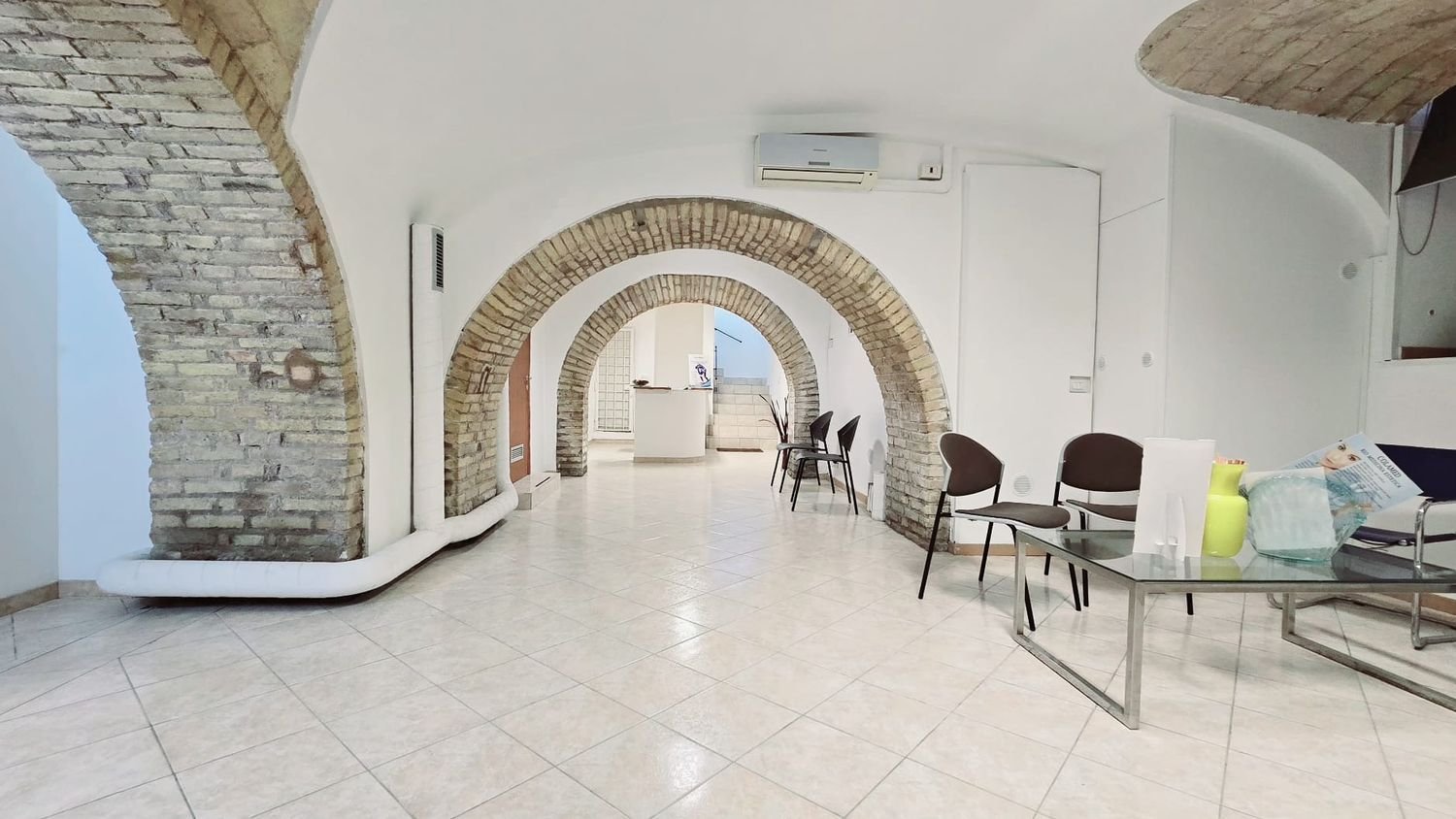 200m² Commercial property in Rome, Italy No. 93501