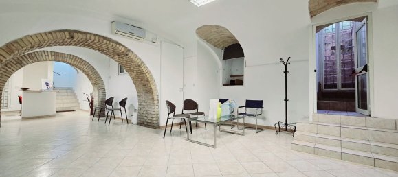 200m² Commercial property in Rome, Italy No. 93501 3
