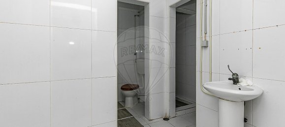 205m² Commercial property in Oeiras, Portugal No. 58654 17