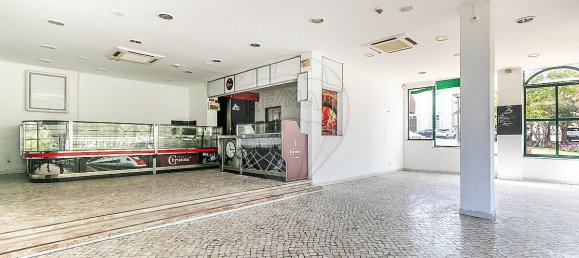 205m² Commercial property in Oeiras, Portugal No. 58654 3