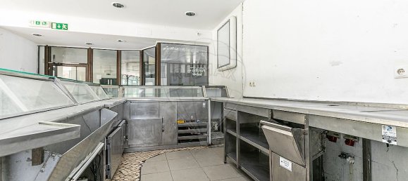 205m² Commercial property in Oeiras, Portugal No. 58654 10